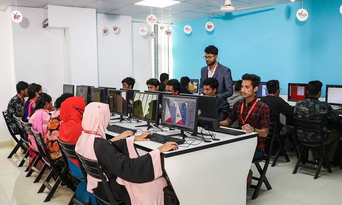 North Line Technical Training Center-এ শিক্ষার্থীরা শিখছে
